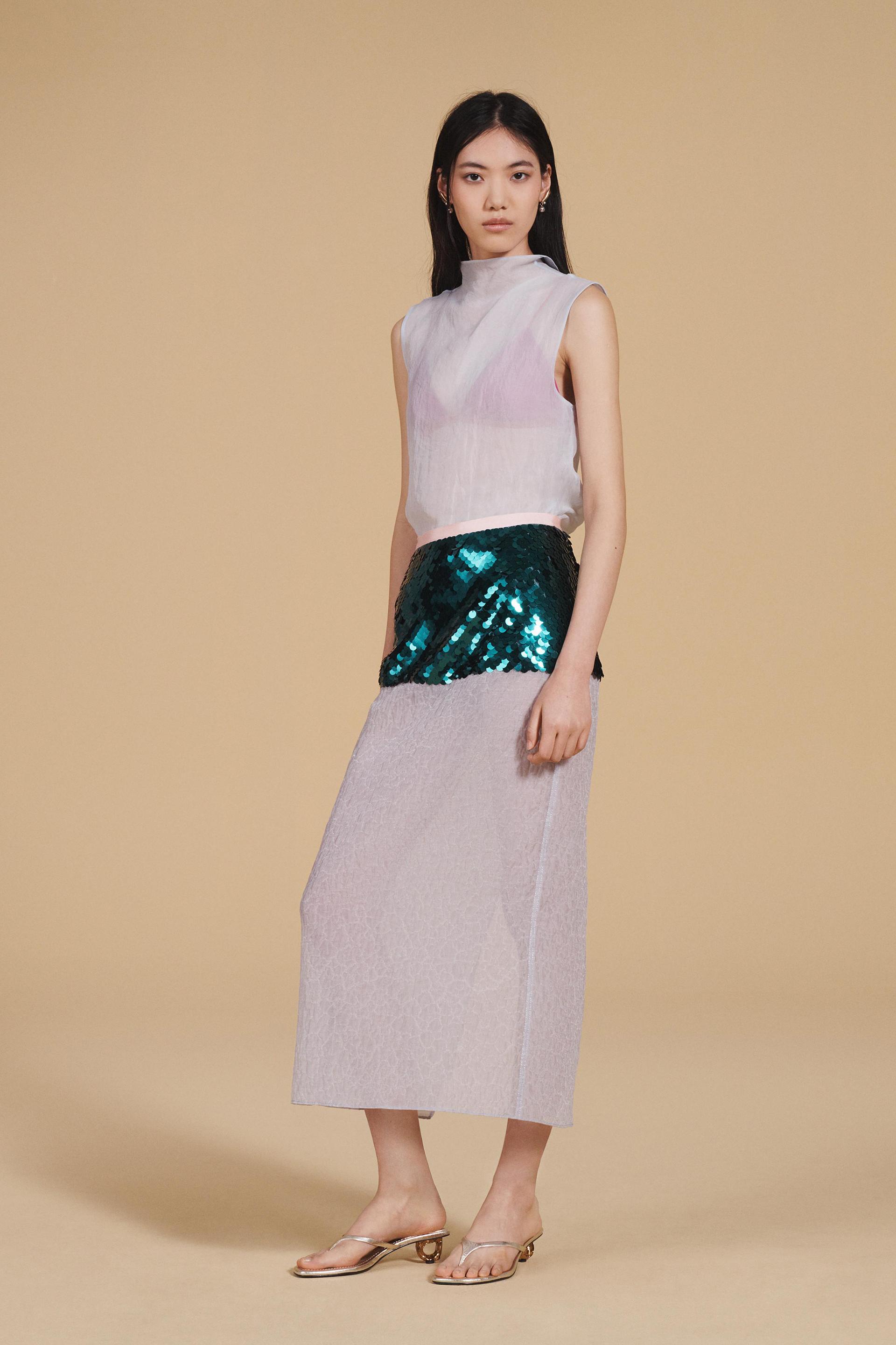 

КОНТРАСТНАЯ ЮБКА С ПАЙЕТКАМИ – ОГРАНИЧЕННЫЙ ВЫПУСК