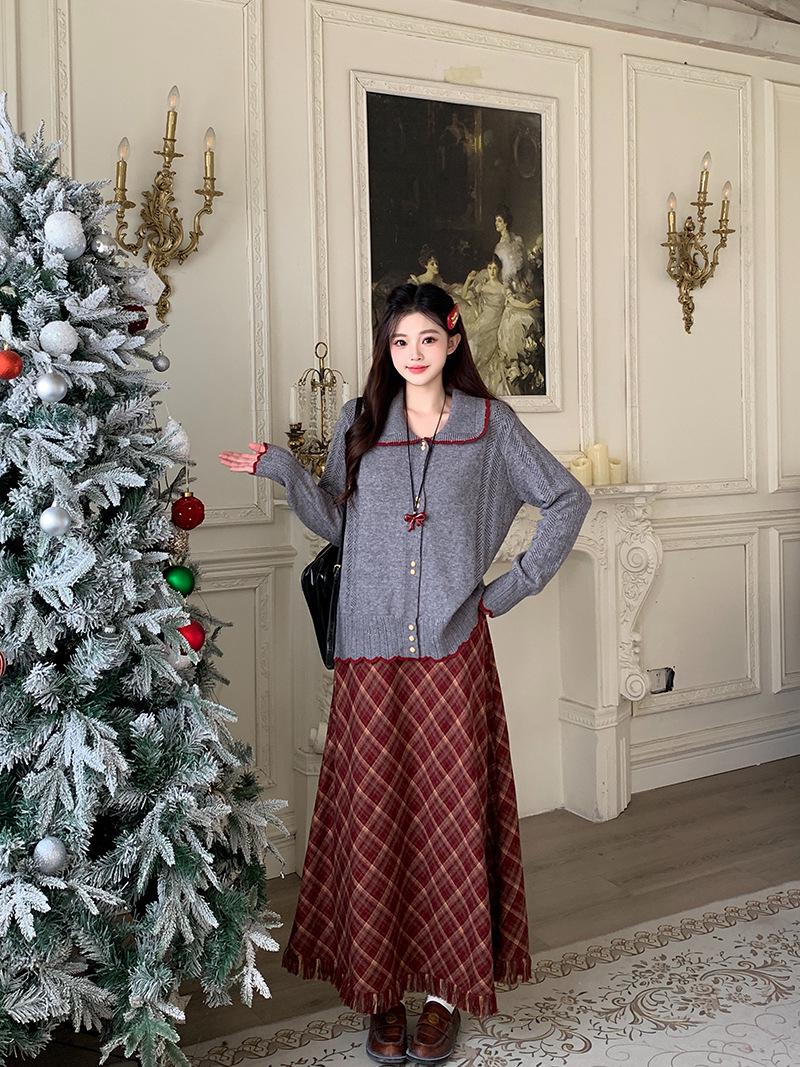 

2025 Winter Plus Size Auntie Christmas Knit Sweater and Plaid Skirt Outfit XL