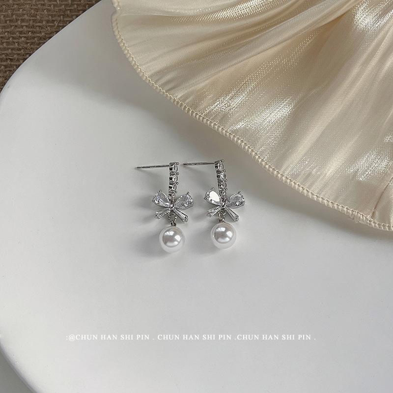 

Bow pearl no ear piercing earclip temperament explosion niche design earrings cute style fashion earrings