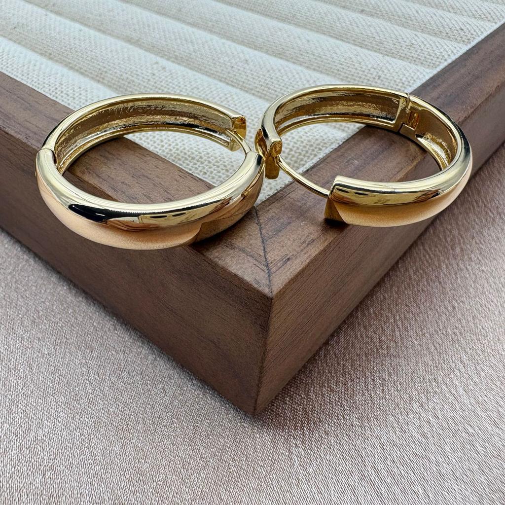 Versatile bi in!! Irregular gold brushed earrings, simple ear buckles, fashionable commuter earrings
