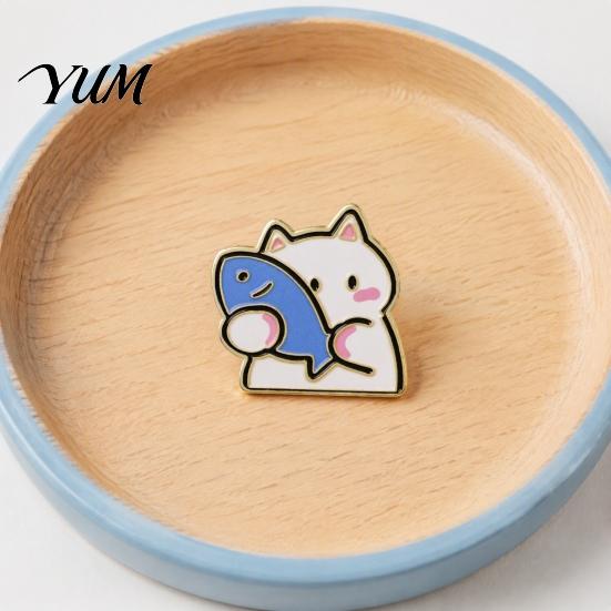 Animal Lapel Pins Holding Fish Cartoon Cat Brooch, Enamel Kitten Alloy Badge Pin, Brooch Clothing Accessories for Backpacks Hats Scarves Jackets