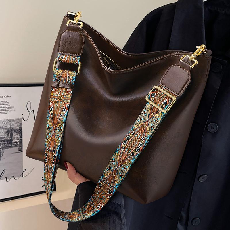 Bag women's new bucket bag leather new tote bag women's large-capacity shoulder commuter bag luggage