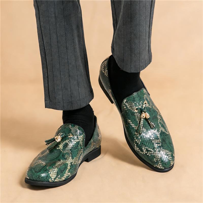 Fashionable New Men's Tassels Flats Shoes Designer Male Black Green Loafers Wedding Dress Homecoming Footwear Zapatos Hombre