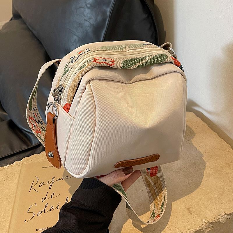 

Жіноча полотняна сумка 2024 року, нова універсальна сумка з нішевим дизайном, широкосмуговий зв’язок, висококласна жіноча сумка-черепашка