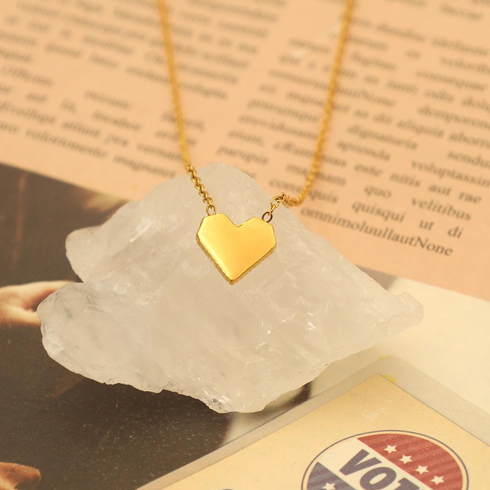 Wind French Retro Red Acrylic Love Collarbone Chain Women'S 18K Gold Titanium Steel Necklace