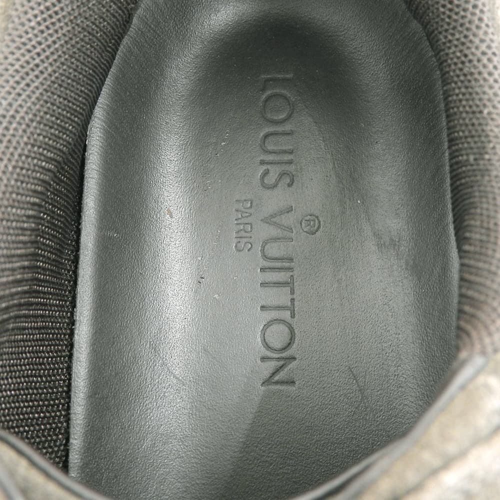 Louis Vuitton LV Logo Suede Low-Top Sneakers, Men's, Khaki Gray, Size 7, GO0142 Shoes 7 Khaki grayUsed