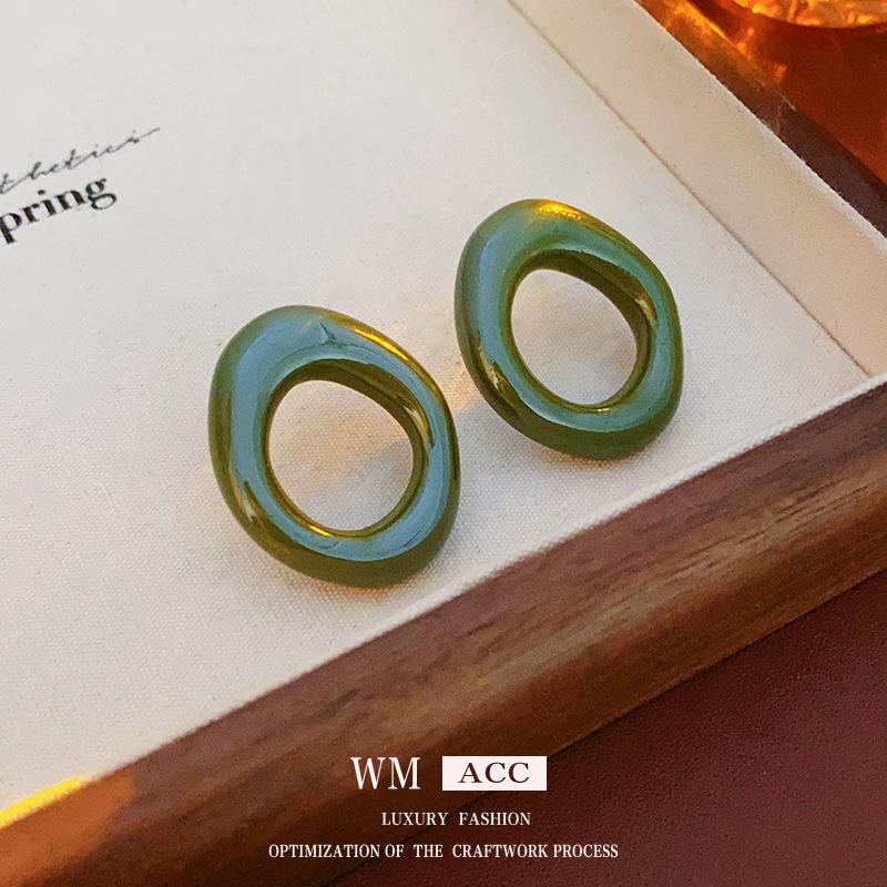 Exquisite Green Gem Dangle Earrings with Silver Needle - Elegant Statement Jewelry for Every Occasion