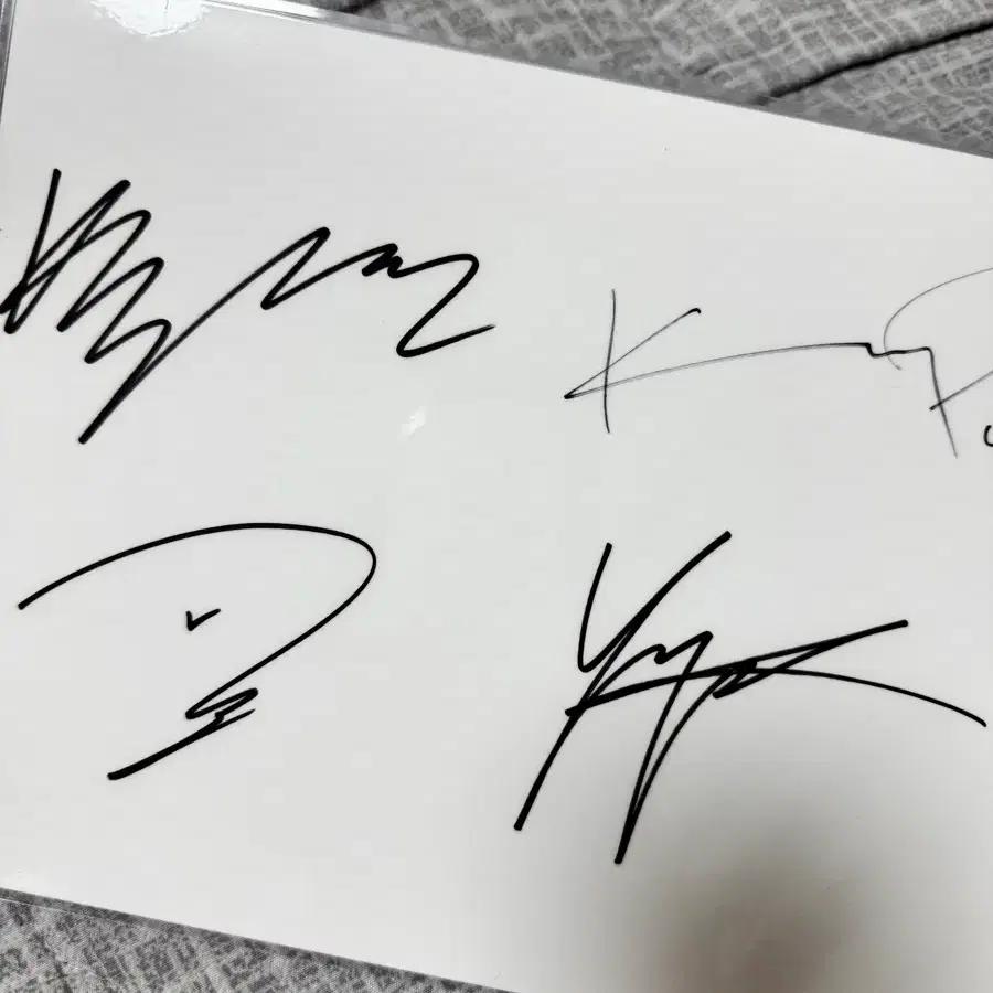 Selling DAY6 autographs.