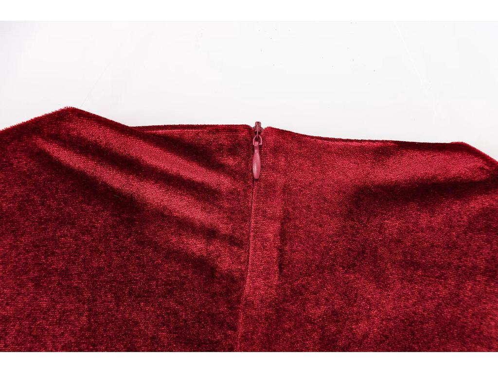 Zlaté sametové minišaty bez rukávů s ramenními vycpávkami, sexy úzký střih, design s vysokým pasem.