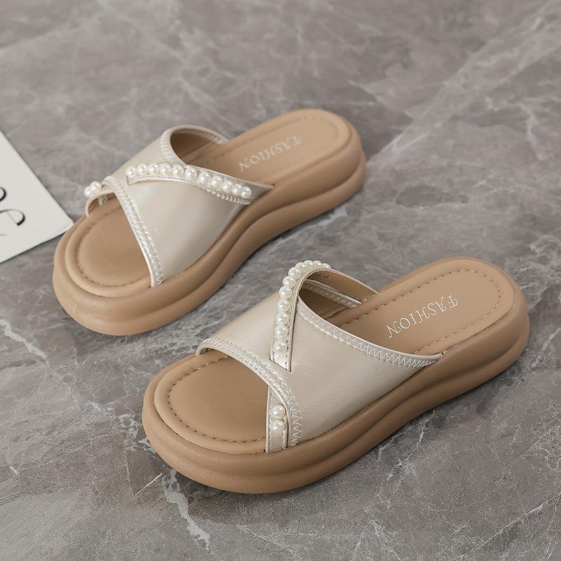Thick-bottomed heightening cool slippers women's new outer wear in summer 2025 with skirts, small fragrant French rhinestone cool slippers
