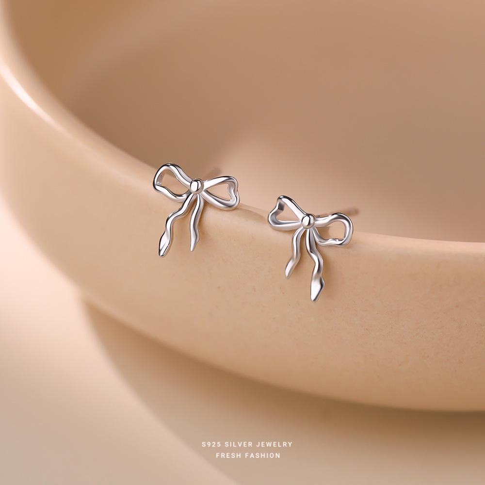 

S999 Pure Silver Bowknot Stud Earrings for Women - Minimalist Ribbon Shape Jewelry Cute Daily Wear Gift серебряный