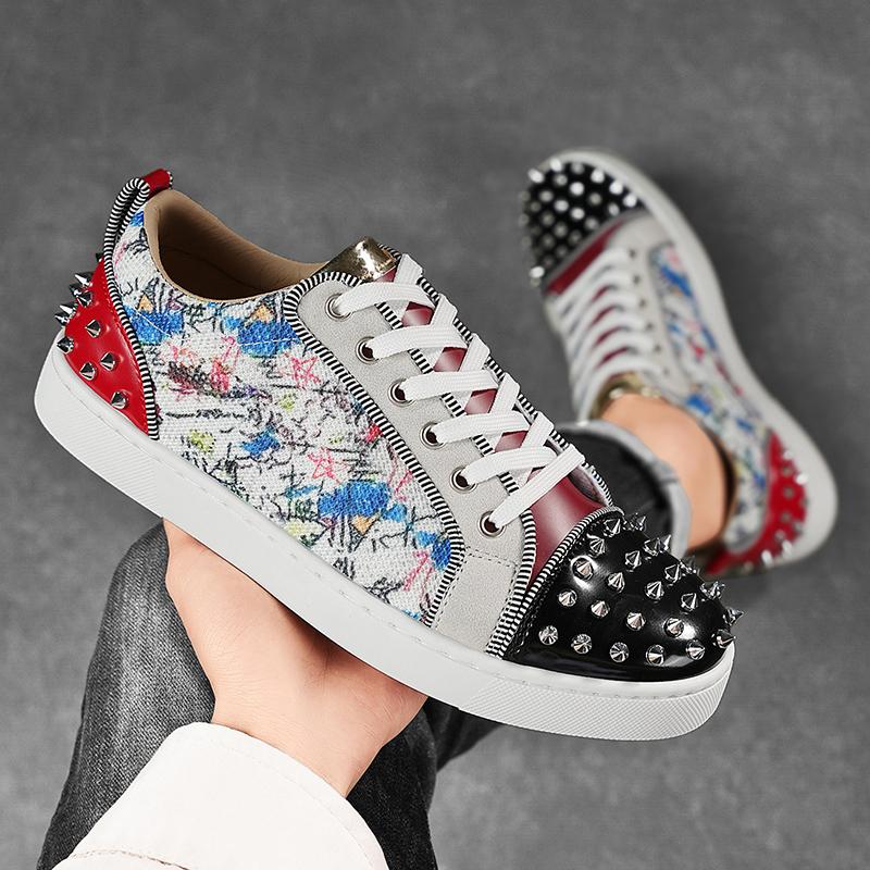 Fashion Black Men's Low Top Board Shoes Men Designer Rivet Bling Punk Board Shoes Fashion Flat Casual Lace-Up Punk Style Cement Ground