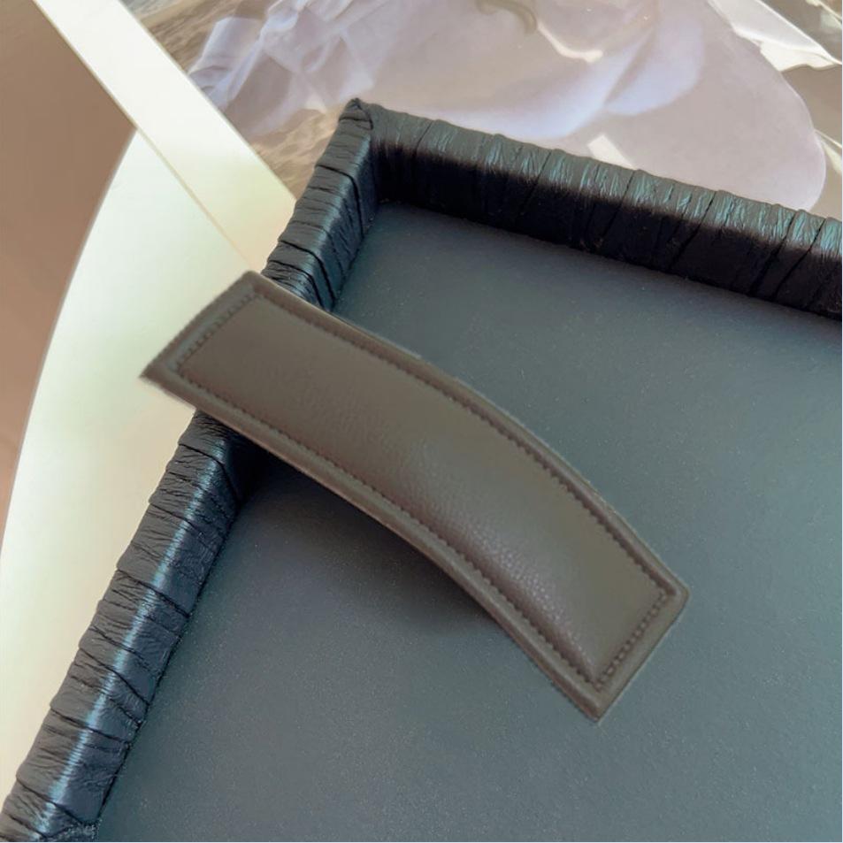 

Роскошная квадратная заколка для волос для женщин - Стильный аксессуар для челки и лба с кожаной деталью темный кофе