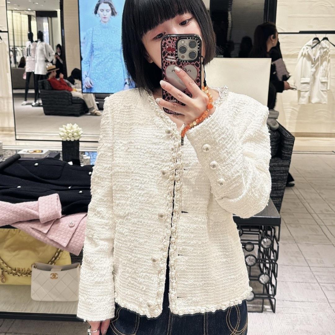 

Temperamental Socialite Off-White Tweed V-Neck Pearl Trim Button Jacket, 2025 Spring Collection for Women Large білий
