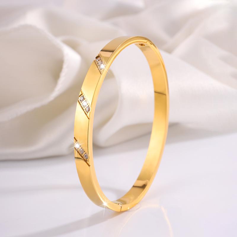 Starry Sky Silver Titanium Steel Bracelet for Women - High-End, Versatile, Full Diamond, Non-Fading Fashion Accessory