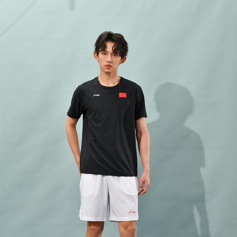 Li-Ning Serie Squadra Nazionale T-shirt a Maniche Corte Comoda Semplice con Logo del Marchio Top Unisex Nero AHSU291-1