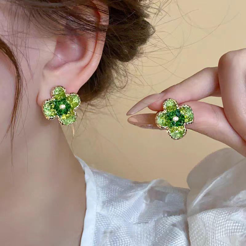 Summer Green Flower Fashionable and Elegant Earrings Temperament Versatile Sweet Stud Earrings Atmospheric Fresh Earrings