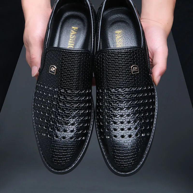 Letní pánské sandály ležérní měkká podrážka prodyšné kožené společenské boty duté vysoce kvalitní sandály odolné proti opotřebení a pohodlné