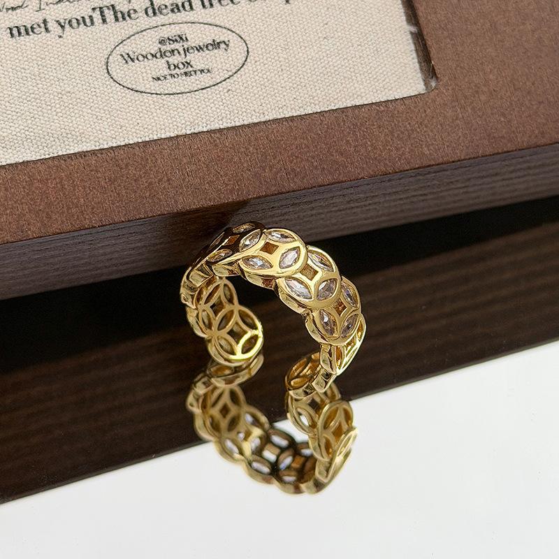 Retro Light Luxury Goldkette Hohl Vierblättriges Kleeblatt Diamantbesetzt Zirkon Kupfer Münze Gürtelschnalle Öffnungsring Nische Stapelring
