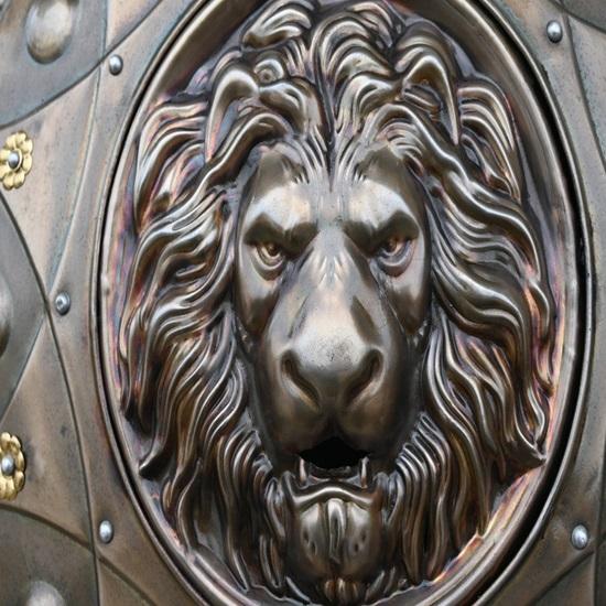 45,72 cm Schild Mittelalterlicher Löwengesichts-Stahlschild Historische Nachstellungen Authentisches Anpassen Heizer Rundschild