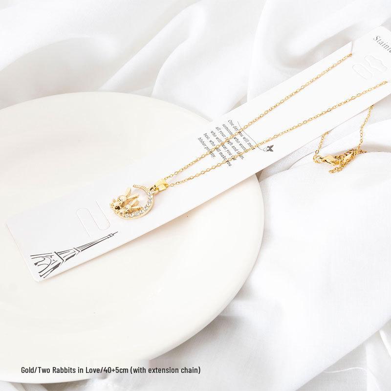 Women's Versatile Titanium Steel Cross Clavicle Necklace - Light Luxury Alloy Pendant