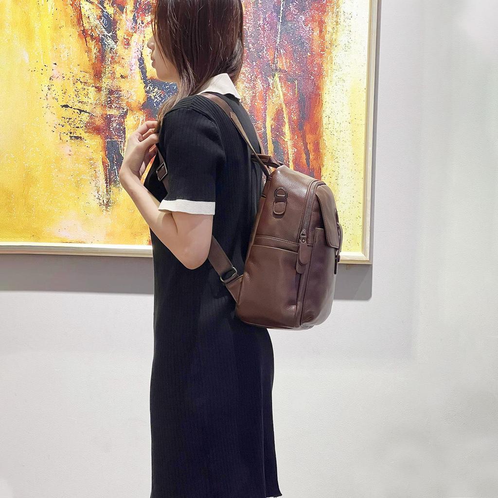 Fashionable, Simple and Large-capacity Top-grain Leather Backpack for Women, A High-end Commuting Backpack for Women