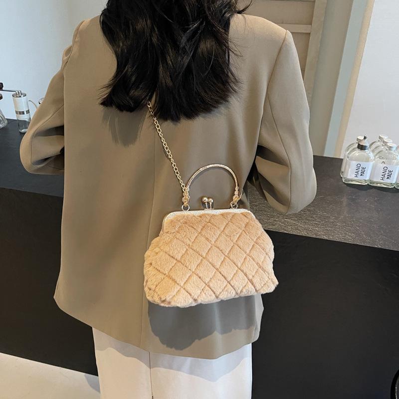 Rhombus chain small bag women's 2025 new plush bag versatile clip shell bag handbag hair bag