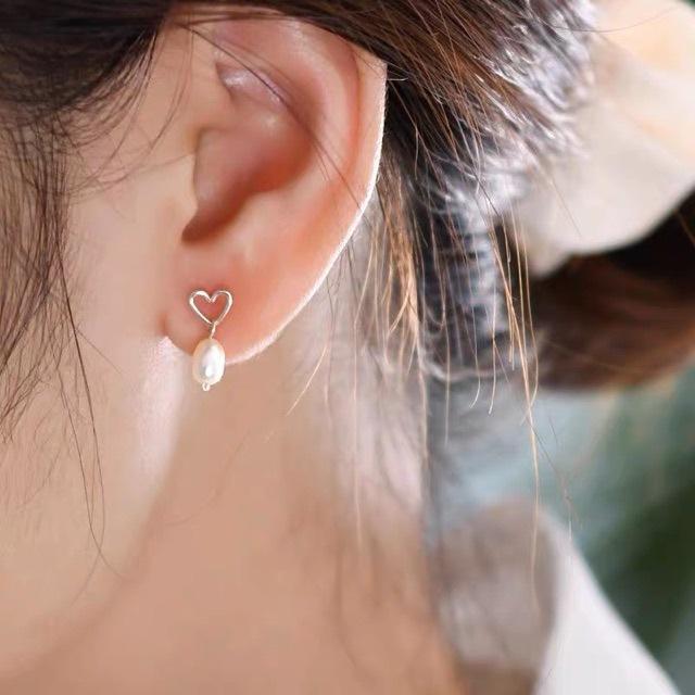 Small objects, natural pearls, small love stud earrings, small and delicate, whole body 925 silver earrings, ear-raising, versatile and age-reducing One size