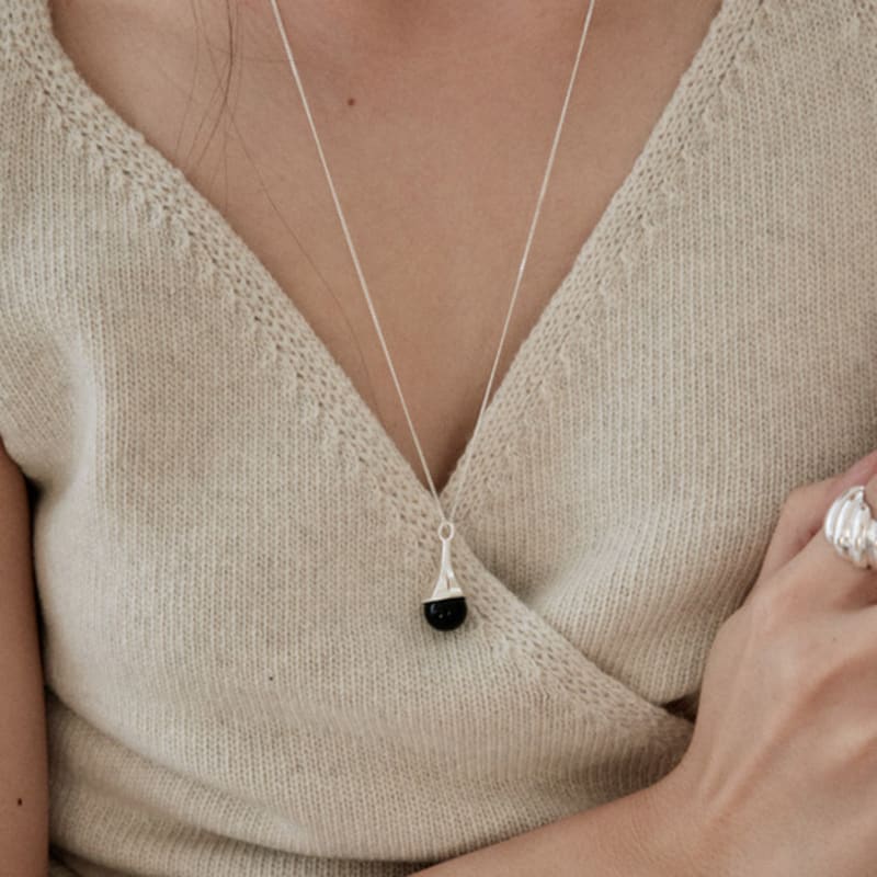 Etrive Onyx Bell Drop Necklace