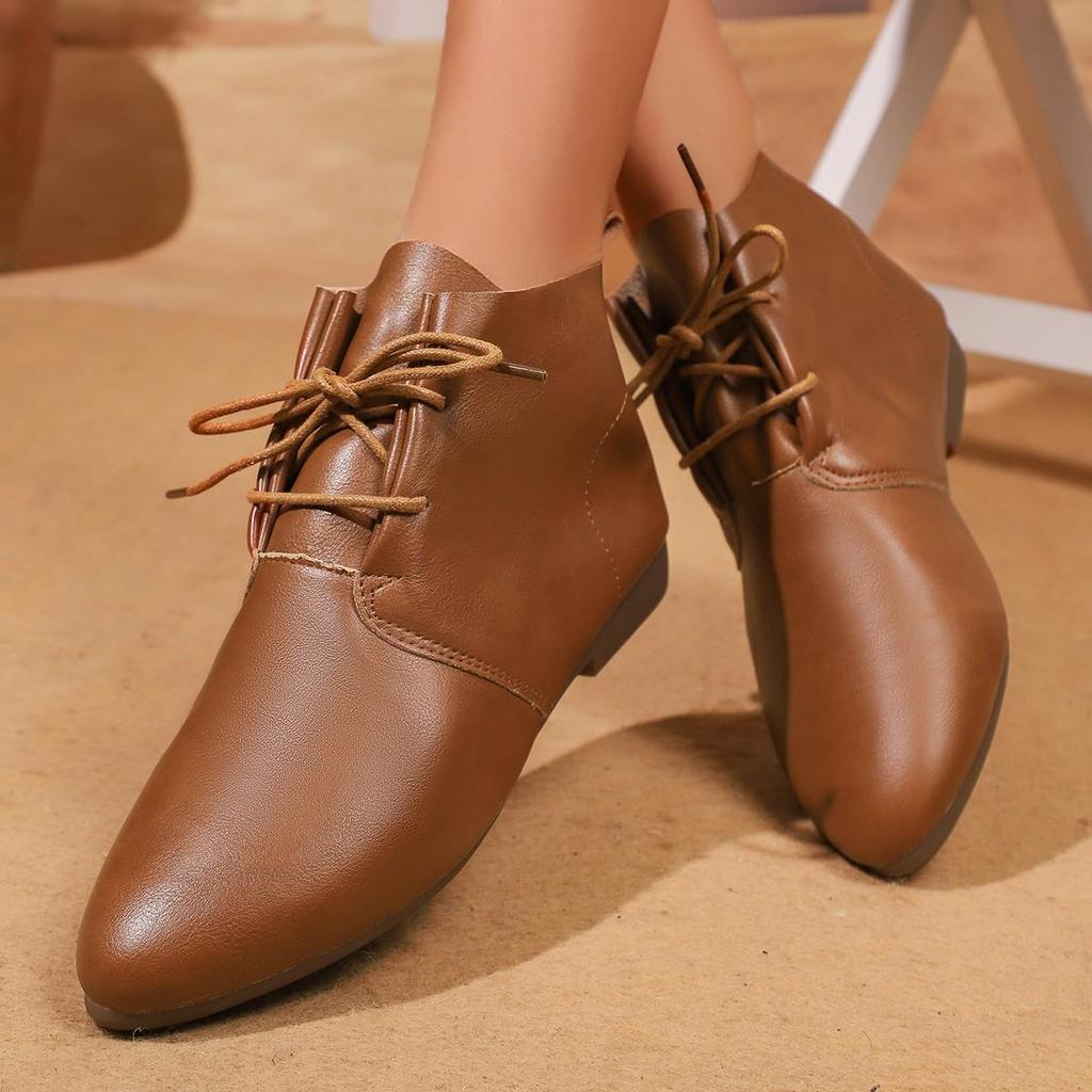 Women's Retro Pointed Toe Lace-Up Flat Ankle Boots, Soft Leather, Versatile Martin Style for Spring 2025.
