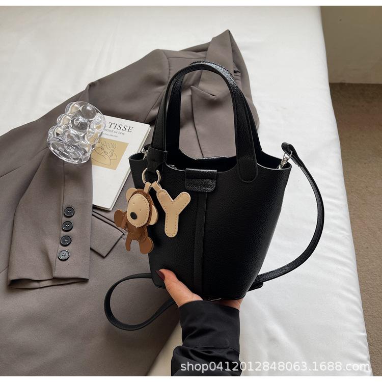 Litchi Pattern Foreign Gas Bucket Bag 2025 New Popular Handbag High-end Shoulder Bag Fashionable Commuter Messenger Bag