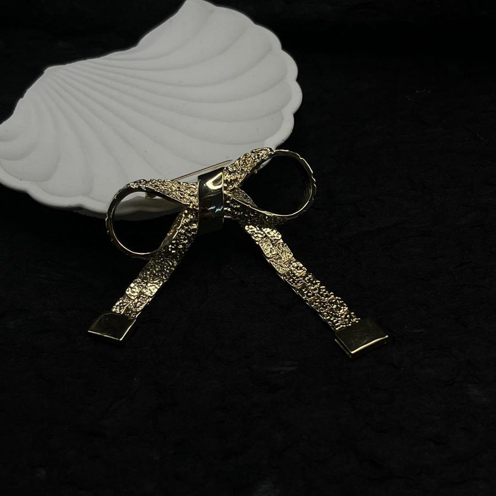 Vintage Copper-Plated Gold Tassel Bow Brooch - Versatile Sweater Corsage Accessory