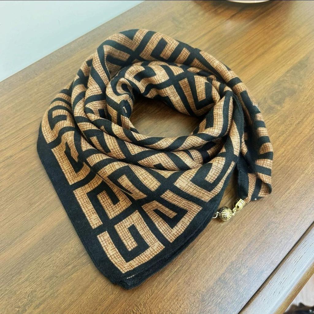 New Style Magnetic Buckle Print Silk Scarf Women New Spring Autumn Wraps Neck Scarf Fashion Cross Scarves High-End Scarves