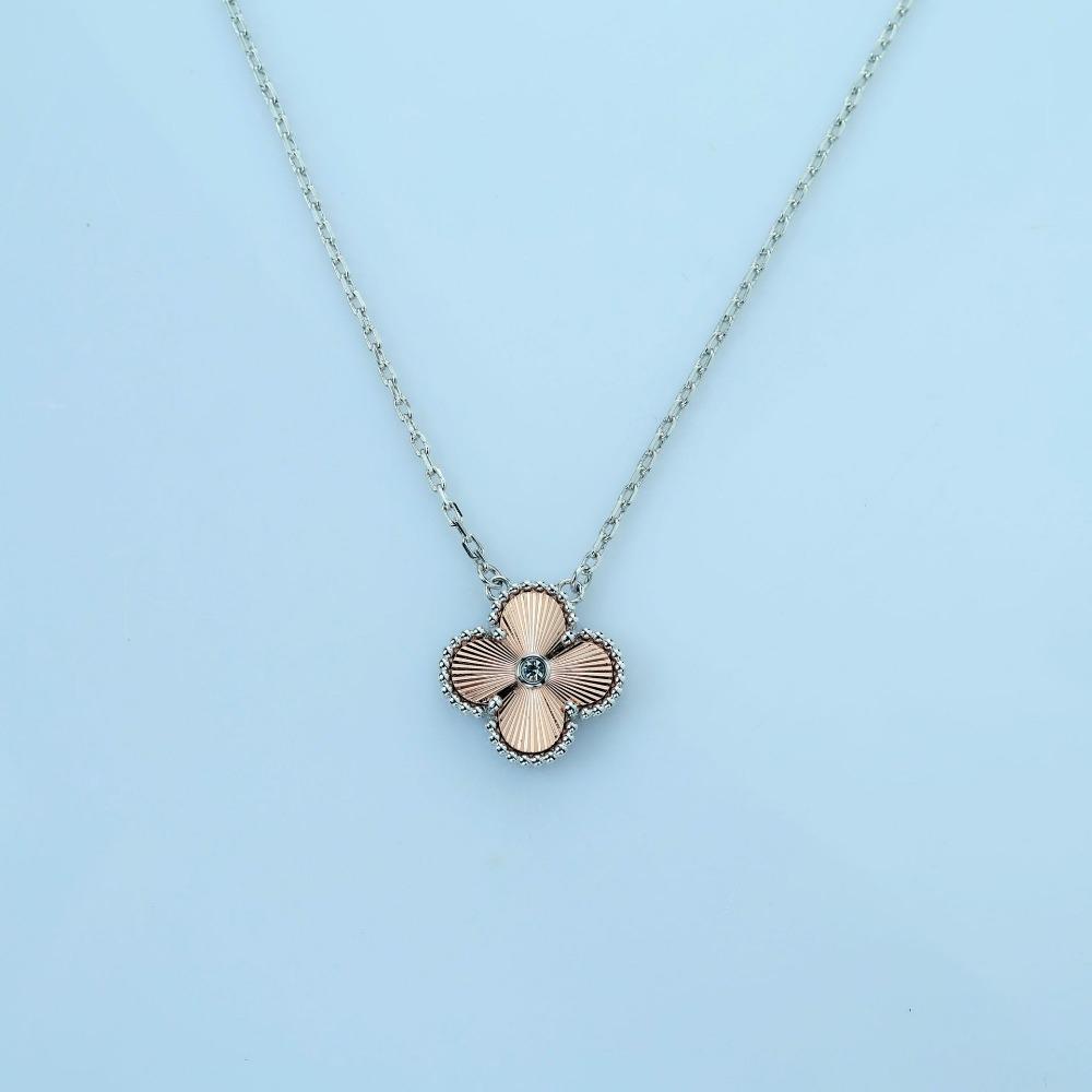 Four-leaf Clover Necklace Fashion Luxury Agate Chalcedony Women s Clavicle Chain Pendant