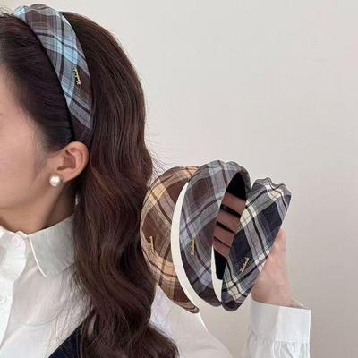 Elegante Fascia Larga in Tessuto a Quadri Francese con Texture per Donna - Aumenta l'Altezza della Corona & Assottiglia il Viso