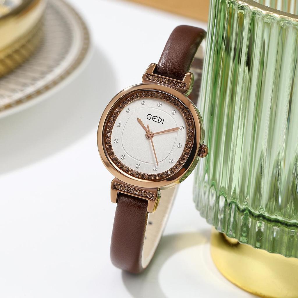 Gedi Vintage-Style Women's Thin Strap Leather Quartz Watch