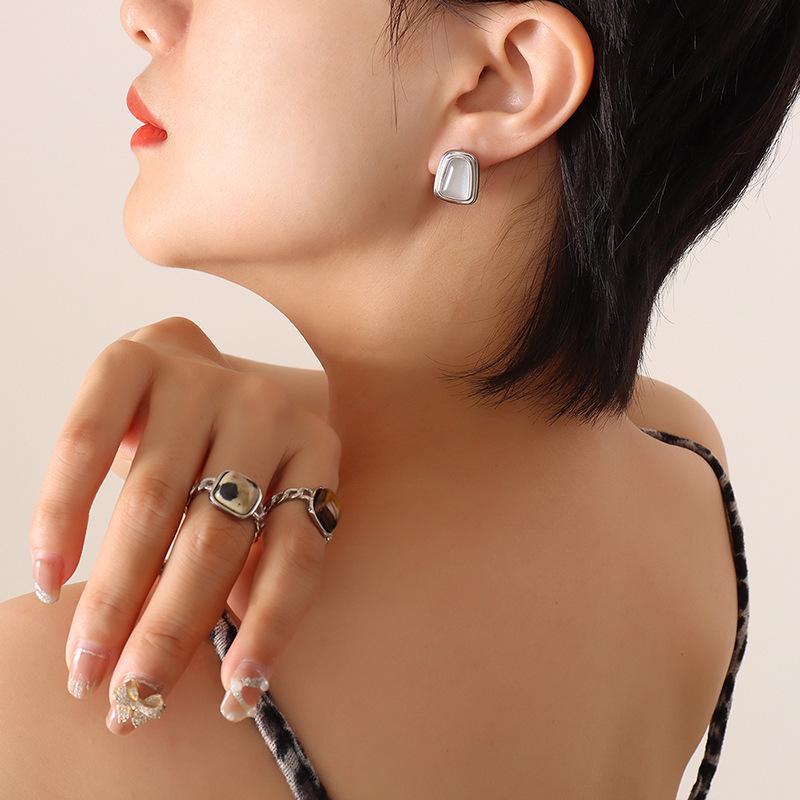 Chic Summer Cat s Eye Pendant Necklace & Earrings Set - Elegant Women s Jewelry