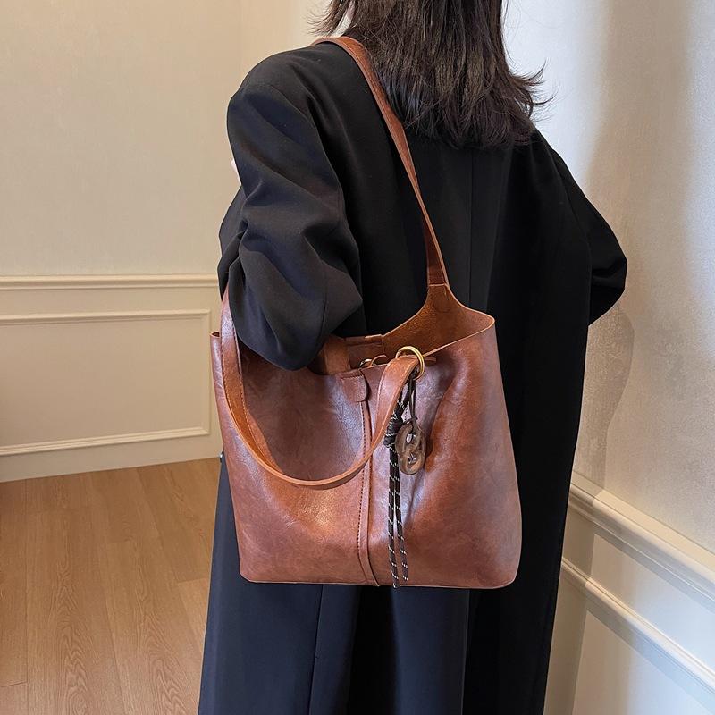 Premium tote bag large capacity casual tote women's bag autumn and winter new commuting lazy wind single shoulder armpit big bag