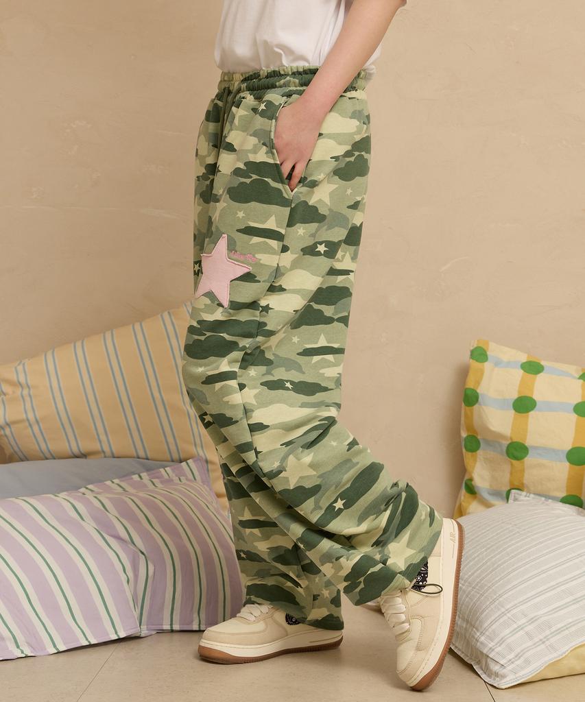 WAIKEI Big Star Applique Sweatpants Camo