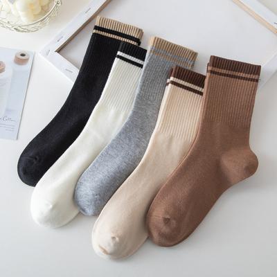 5 Paar Damen Herbst- und Winter-Baumwollsocken Mid-Calf-Socken Trendige lange Socken Sportsocken