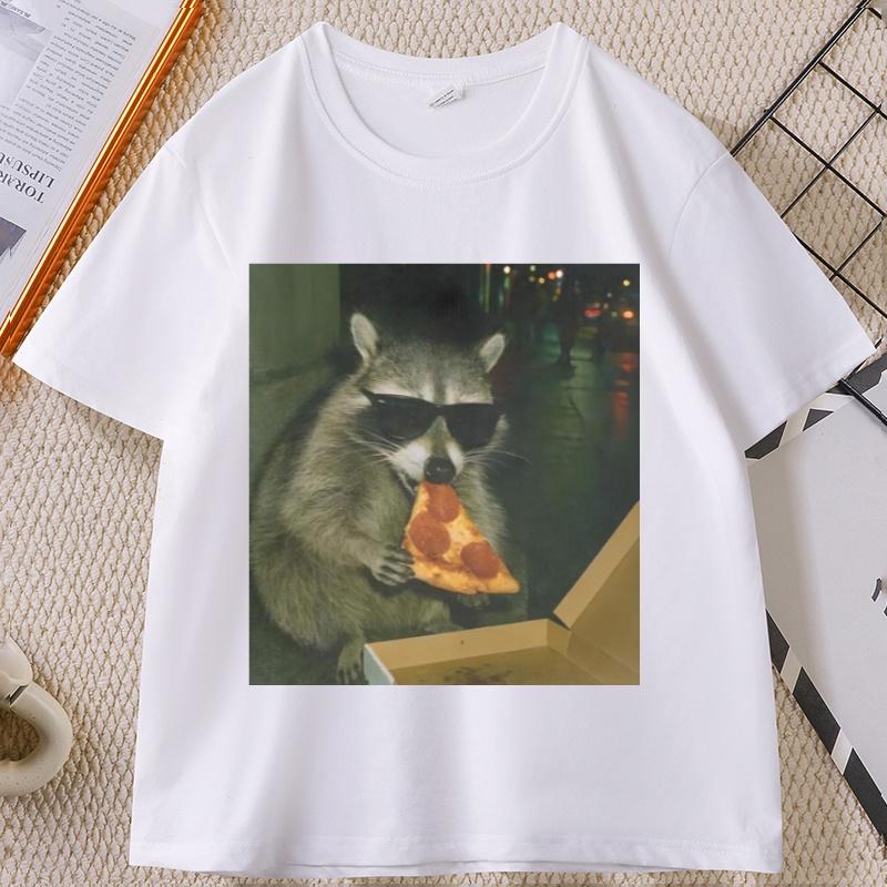 

Raccoon Eating Pizza Tshirt Funny Graphic Tee Silly T Shirt Unisex Women O Neck Short Sleeve Tshirt Vintage Loose Male Clothes 4XL