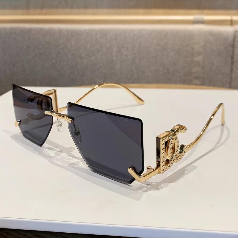 Fashion Brand Luxury Designer Sunglasses Women Vintage Letter Oversized Rimless Shades Glasses New Summer Travel Sunglasses