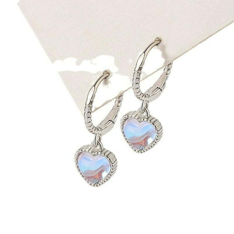 Love Heart Ear Buckle Women's Simple Niche Design Twist Earrings