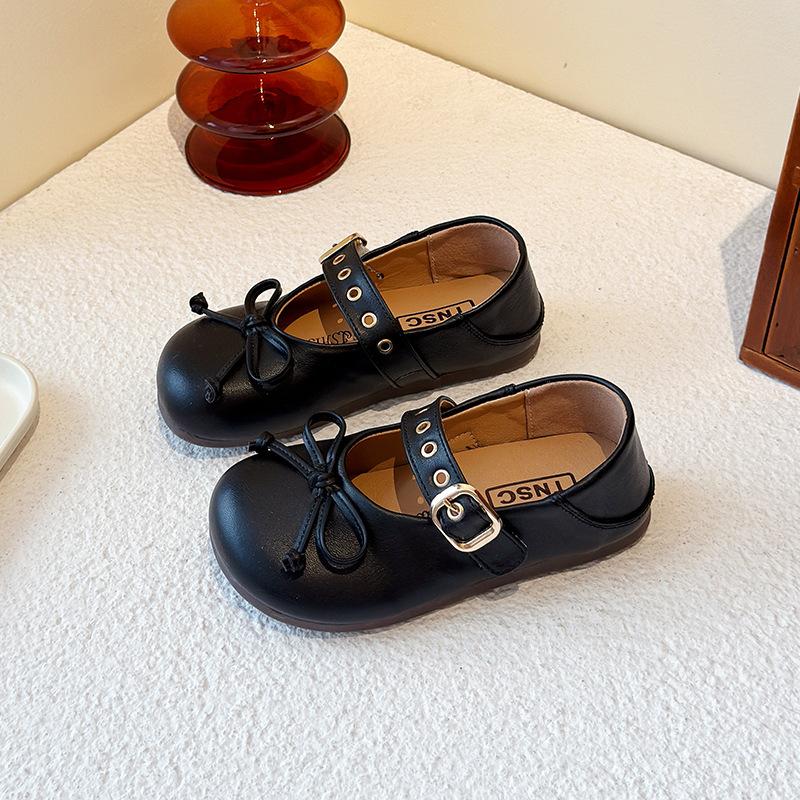 

Весна 2025 новые туфли Doudou для девочек, одинарные туфли, модные, иностранные, на мягкой подошве, черные, корейская версия детских туфель-принцесс из маленькой кожи 50 pairs for the whole box of 22-26 yards чёрный