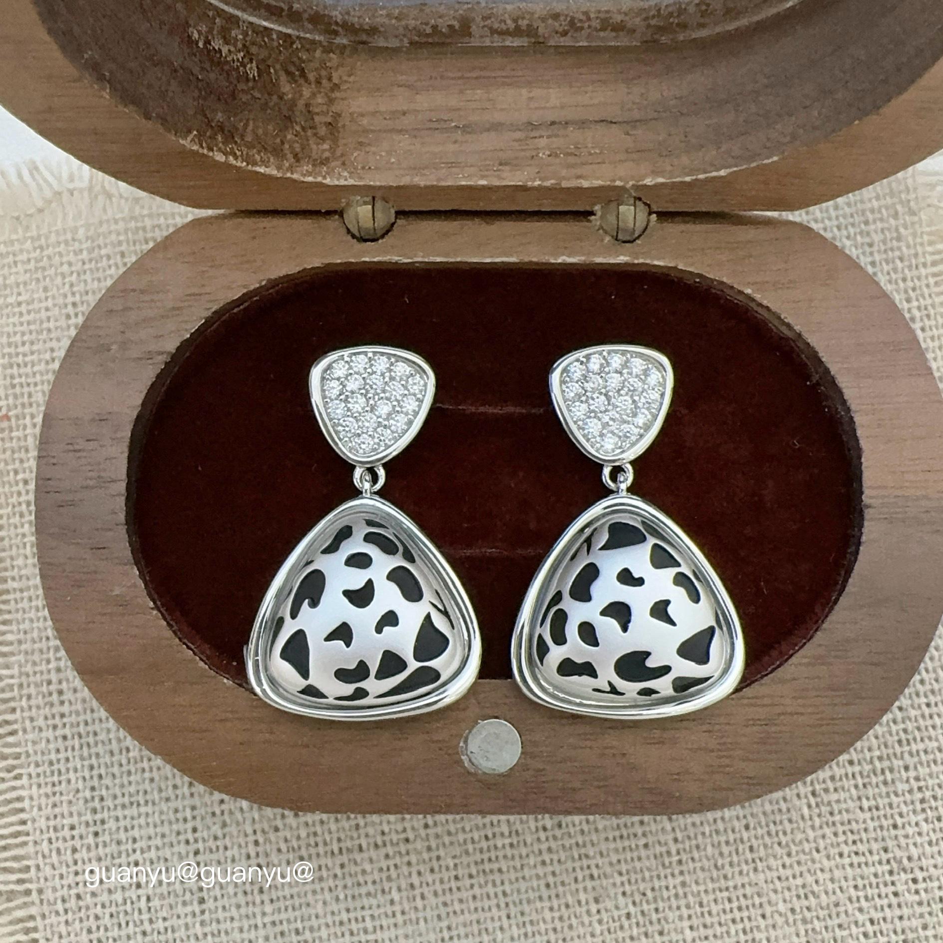 

Luxurious Zircon Metal Pendant Earrings for Women: Shiny, High-End, Versatile Fashion Statement.