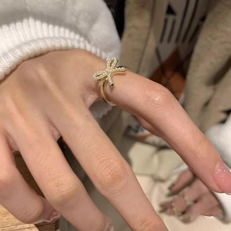

Gothic Black Color Heart Pearl Bowknot Rings for Women Men Hiphop Popular Fashion Couple Opening Rings Party Jewelry Accessories
