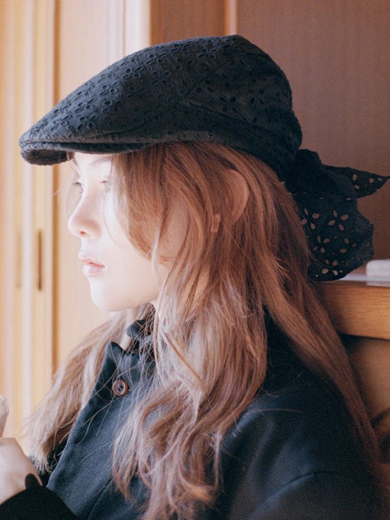 Poejidam Lace Scarf Flat Cap In Black