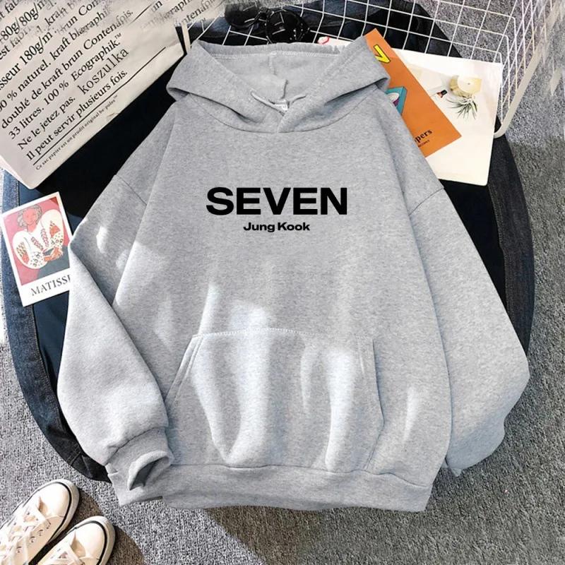 2025 model of men's and women's school-style clothing with 2D printed lettering on the hooded sweatshirt in a loose fit
