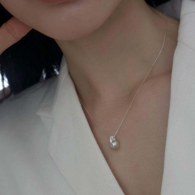 Dawn of Me Mini Baroque Pearl Necklace_Grey