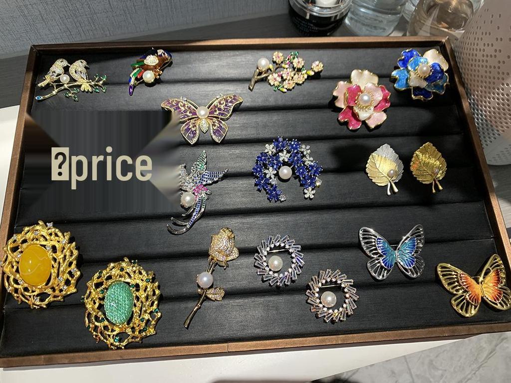 Dilly Snow 3D Rose & Pearl Brooch for Women – Elegant Clothing Accessory